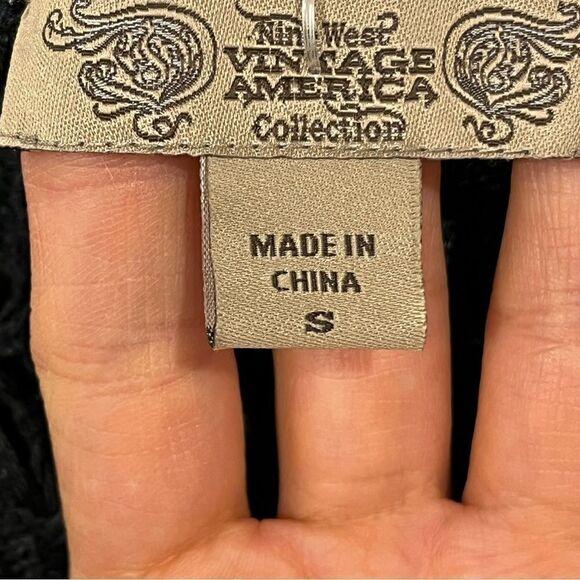 Open knit charcoal color sweater - Picture 9 of 13